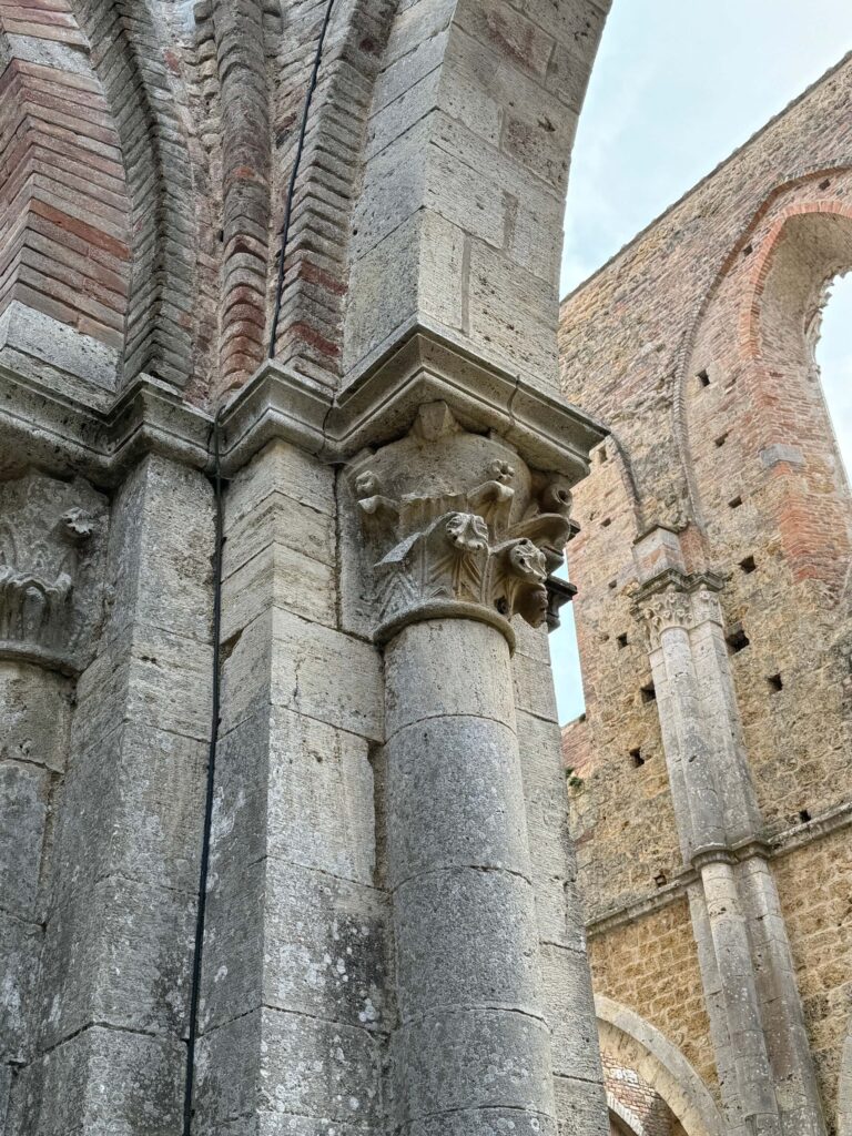 San Galgano sloupy